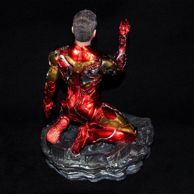 Figurka Iron Man - poškozená pryskyřičná soška MK85 v klečící póze