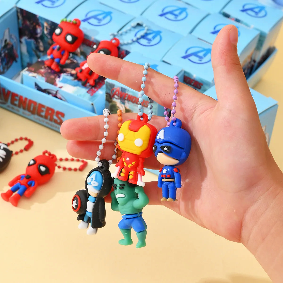 Avengers szilikon vakdobozos kulcstartó – 24 darabos csomag