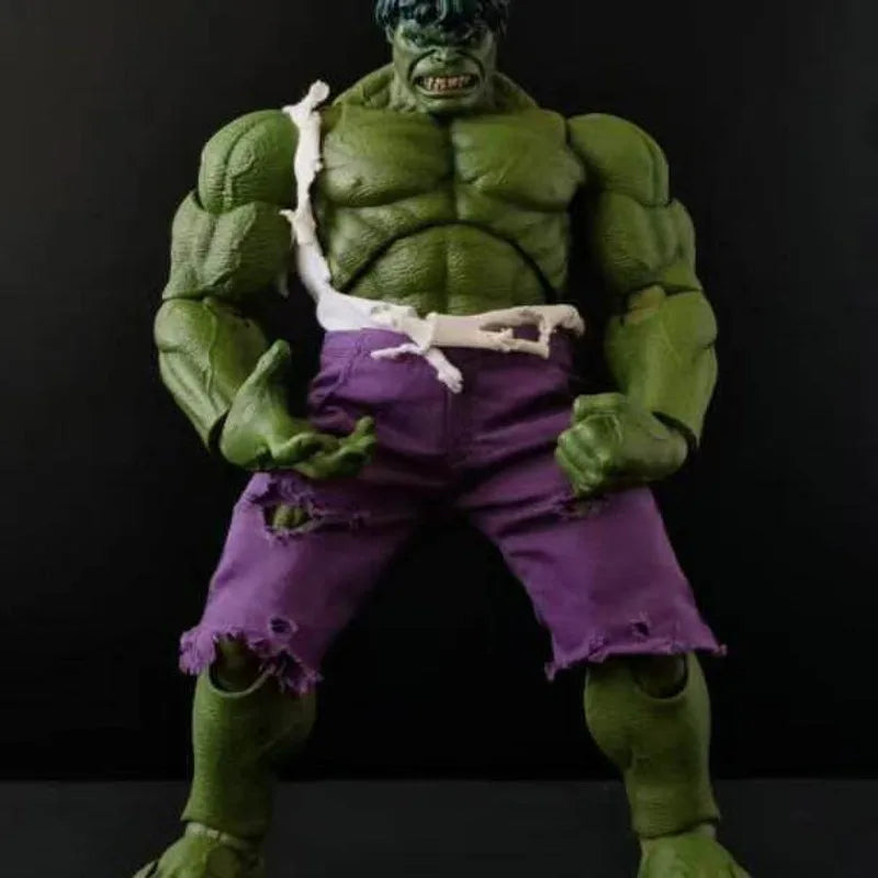 Hulk figura – harci kiadás, szakadt ruházattal
