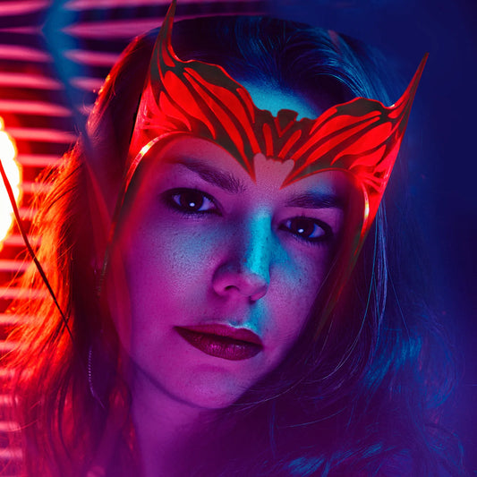 Scarlet Witch-mask - lysande rött akryldiadem
