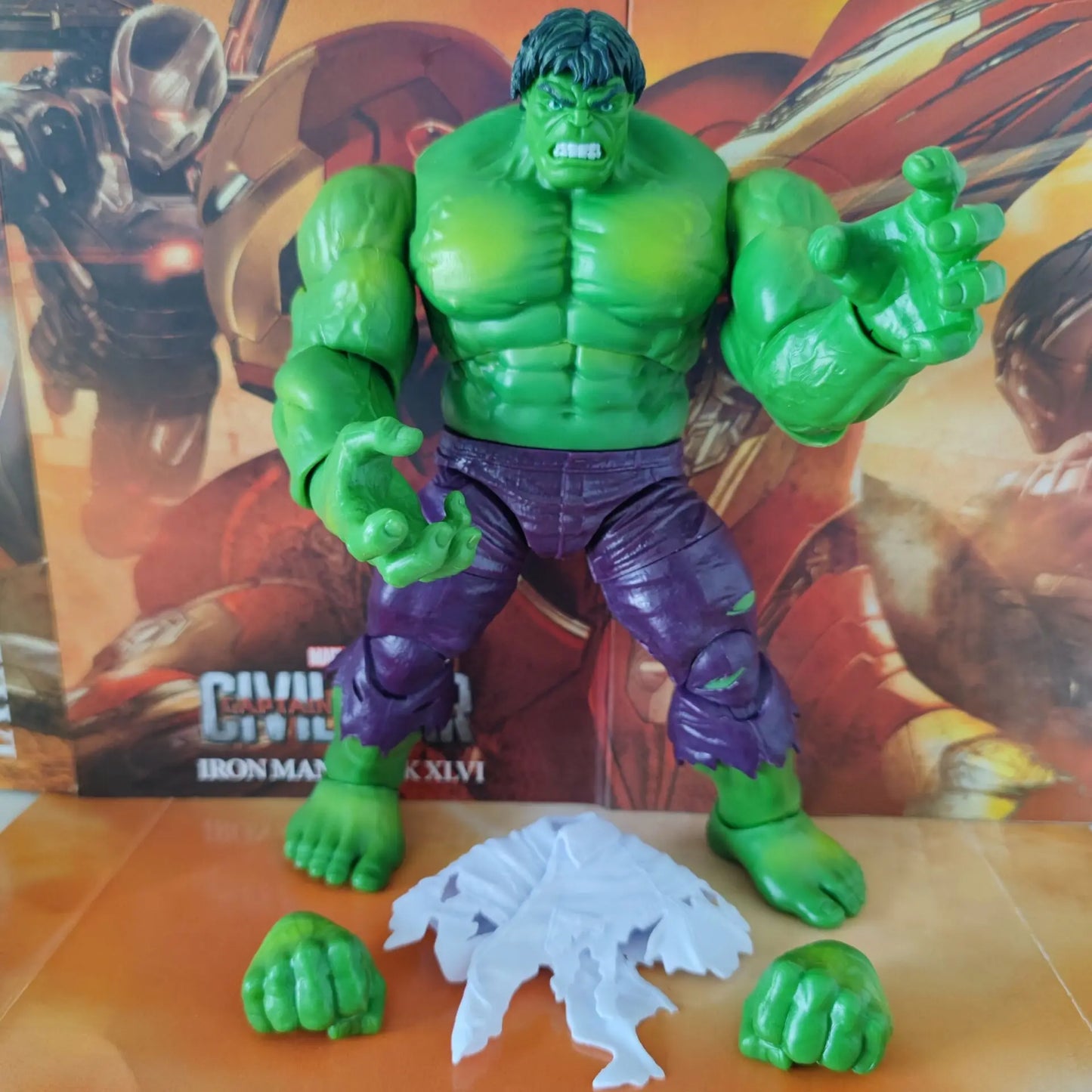 Kloubová figurka Hulk Marvel Legends 80th – s roztrhanou košilí, 20 cm