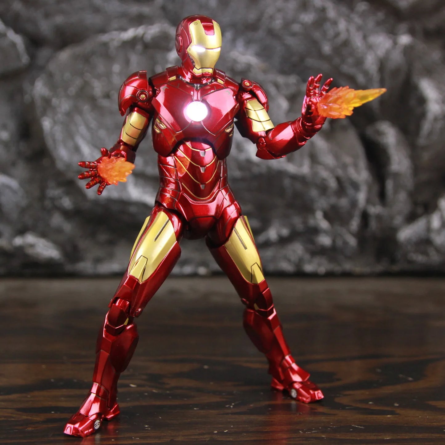 Figurină LED Avengers Iron Man Mark IV - Poziție statică, mâini interschimbabile