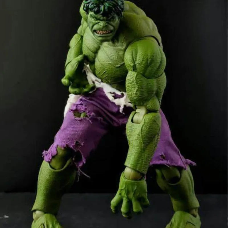 Hulk figura – harci kiadás, szakadt ruházattal