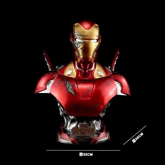 Svítící busta Avengers Iron Man – Poškozené brnění na černém pozadí