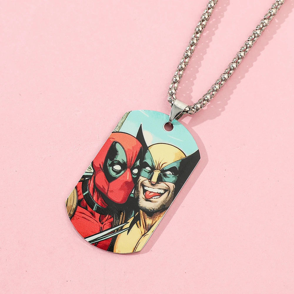 Colar com placa militar Deadpool e Wolverine - Dupla de retratos com katanas