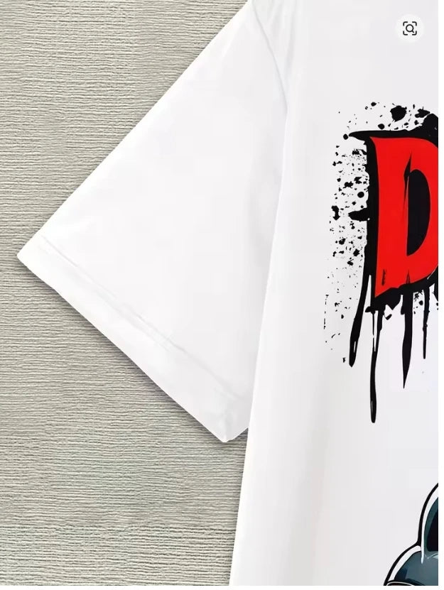 T-shirt masculina Deadpool 3D - Agachado com katanas sobre fundo branco