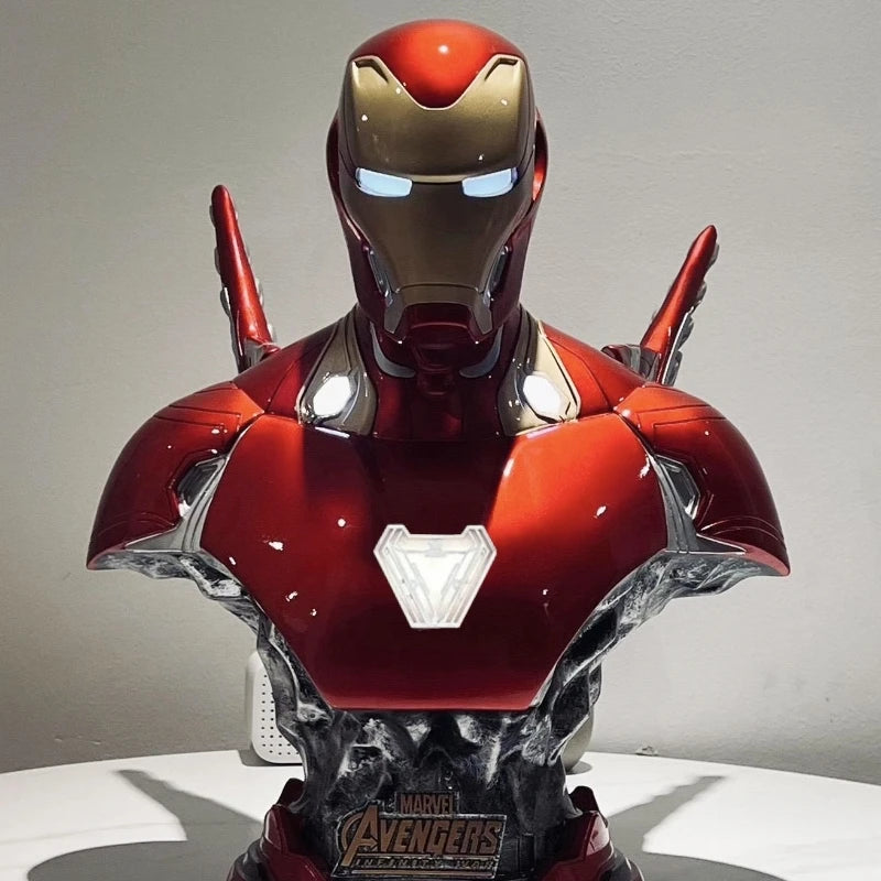 Bosszúállók Iron Man világító mellszobor – klasszikus Avengers-talapzattal