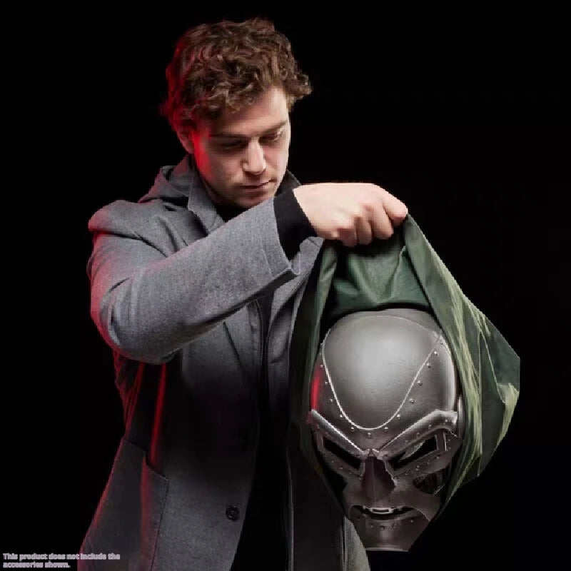 Doctor Doom-maszk – ezüstszínű műgyanta sisak köpennyel