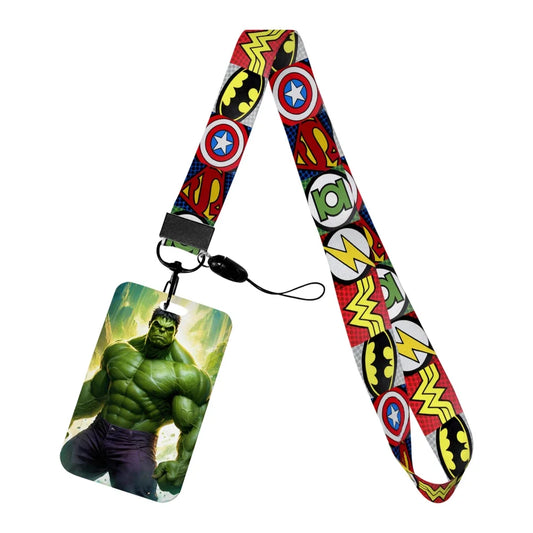 Držák na odznak Hulk – stojící ve světlém lese