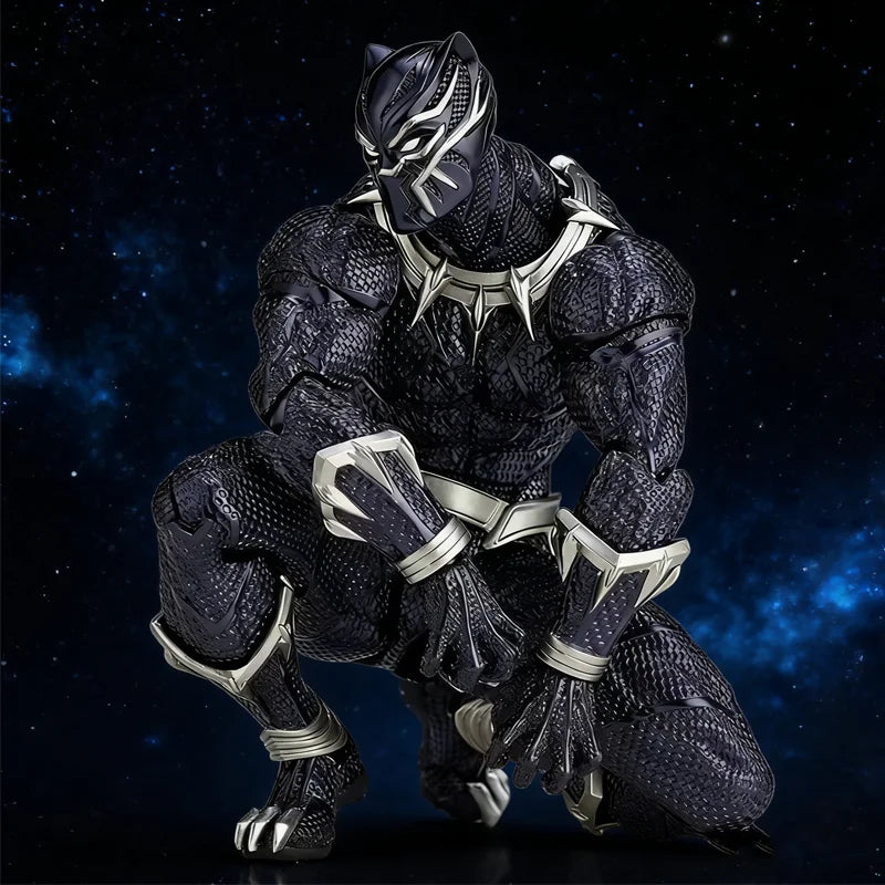 Figurină articulată Black Panther 3.0 - Textură cu solzi aurii, suliță decorativă
