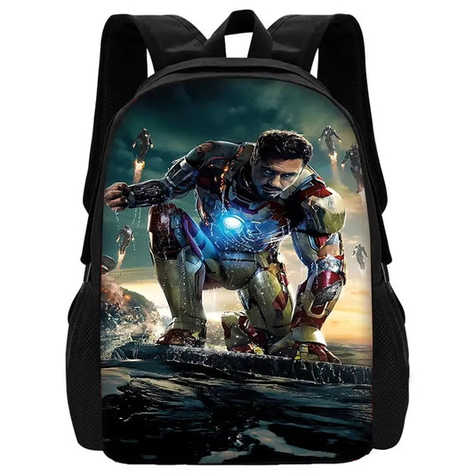 Batoh Avengers Iron Man – Mark 42 v podřepu