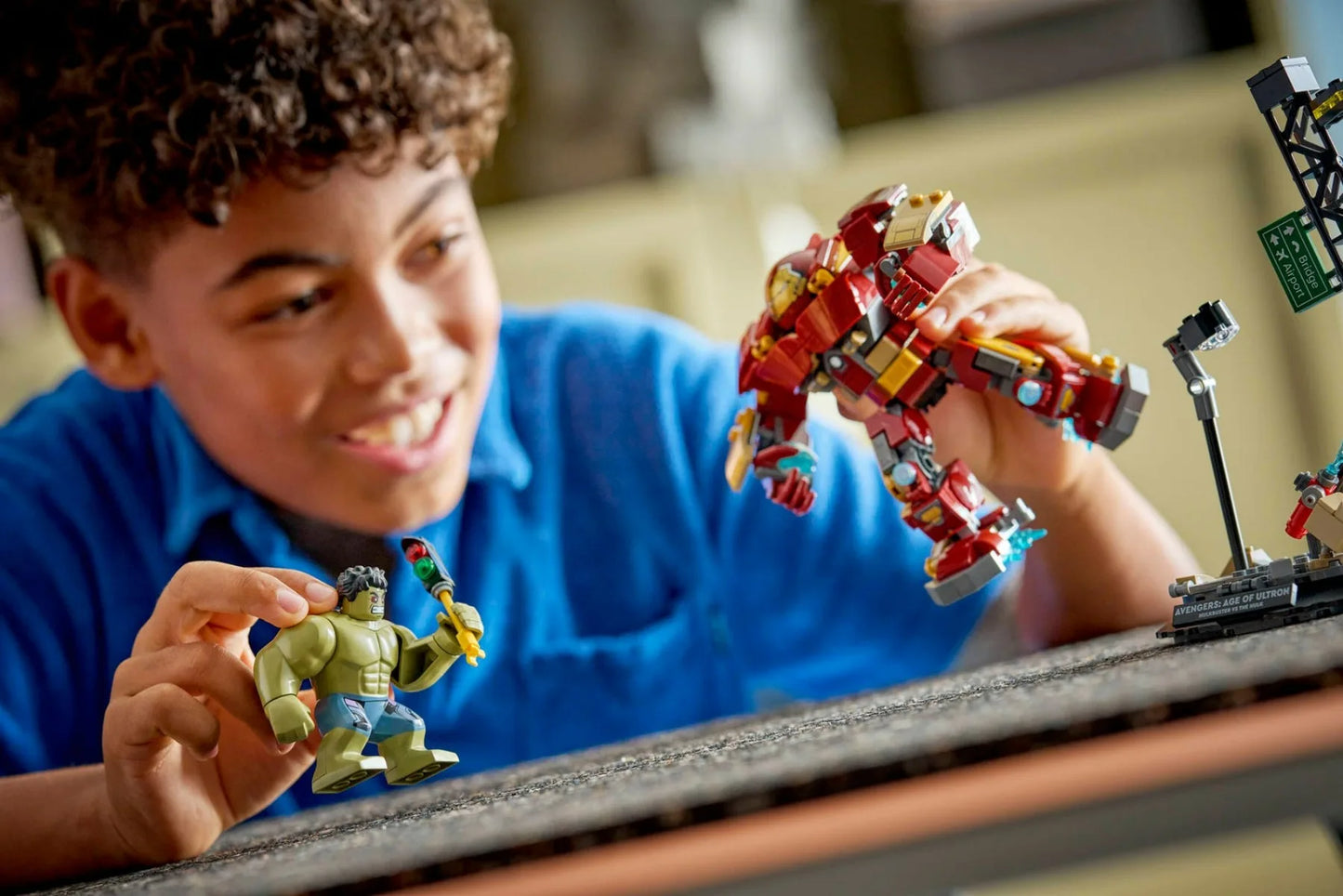 LEGO Marvel 76343 – Episk strid mellan Hulkbuster och Hulk, 413 delar