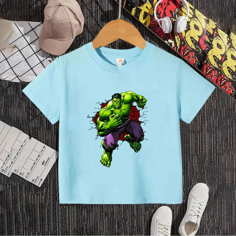 Hulk gyermekpóló – fehér, téglafalon áttörő Hulkkal