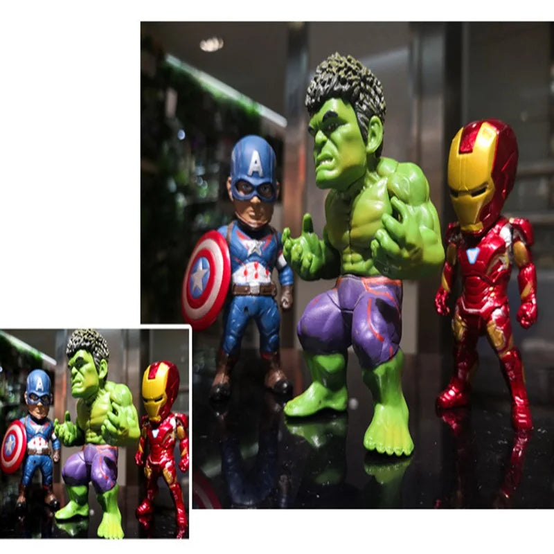 Thanos-figur – mini-chibi i gyllene rustning
