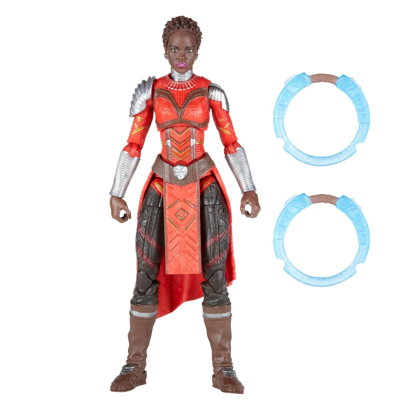 Bosszúállók Okoye-figura – vörös és ezüstszínű Dora Milaje-páncél