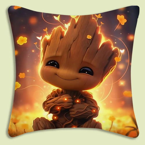 Baby Groot díszpárnahuzat – szentjánosbogarak, arany virágok, lágy háttér