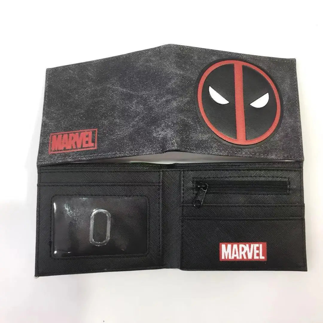 Bosszúállók Deadpool pénztárca – piros-fekete kereszt