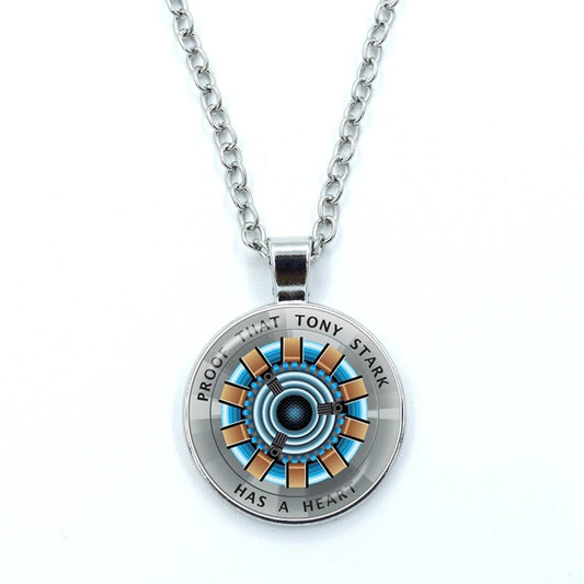 Tony Starks Arc Reactor-halsband med hänge – Iron Man, glaskabochon
