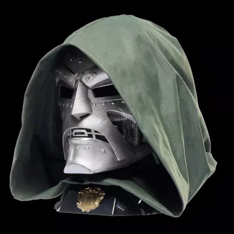Doctor Doom-maszk – ezüstszínű műgyanta sisak köpennyel