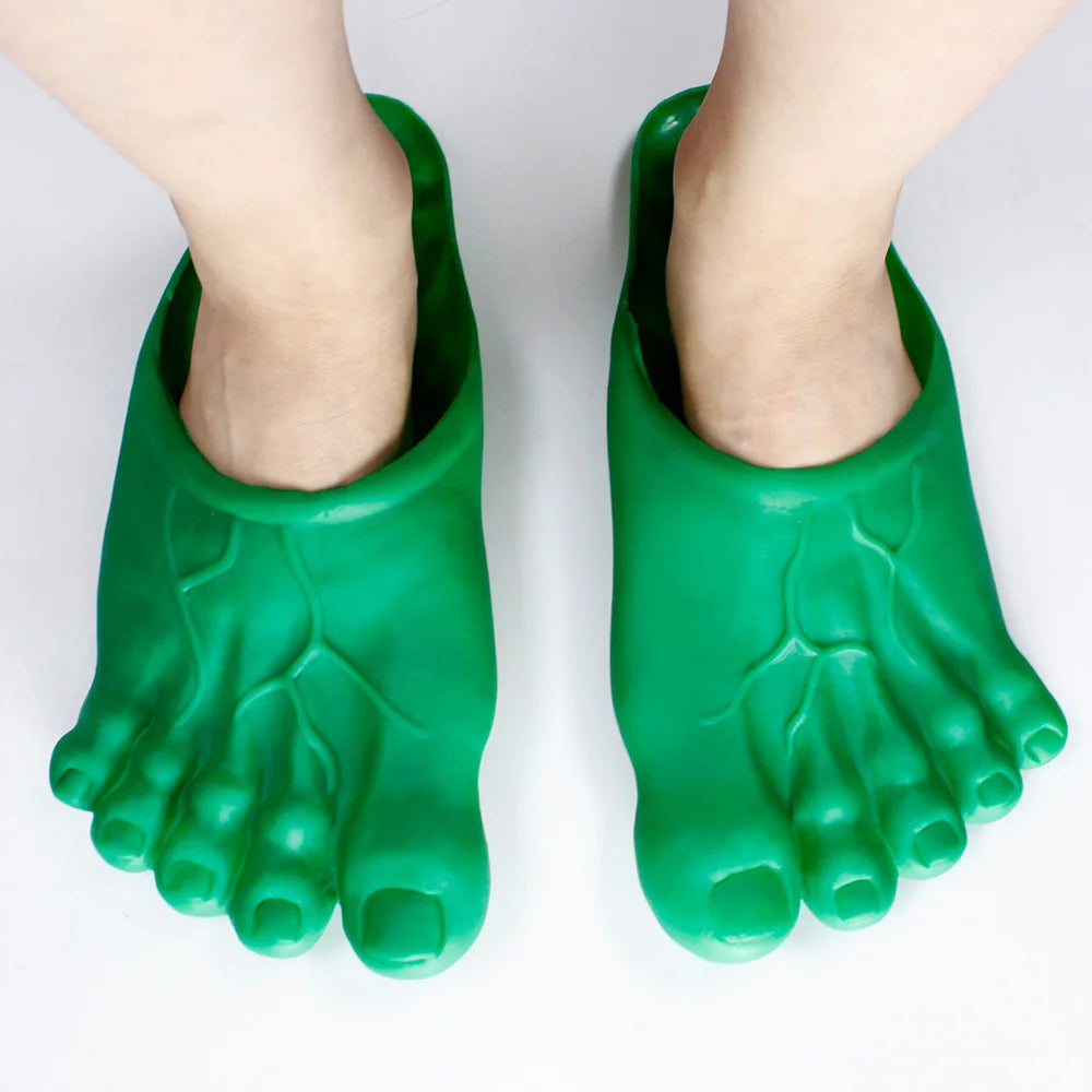 Hulk-tofflor med jättefötter – roliga gröna sandaler