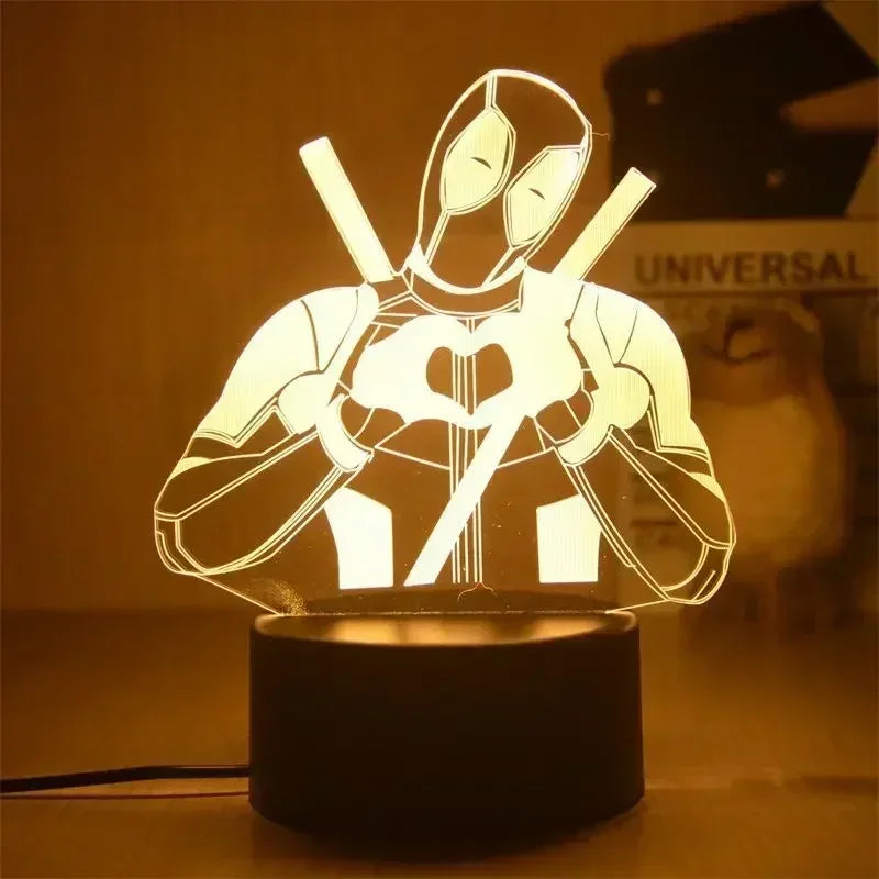LED lampa Avengers Deadpool – 3D sedící postava, 18cm