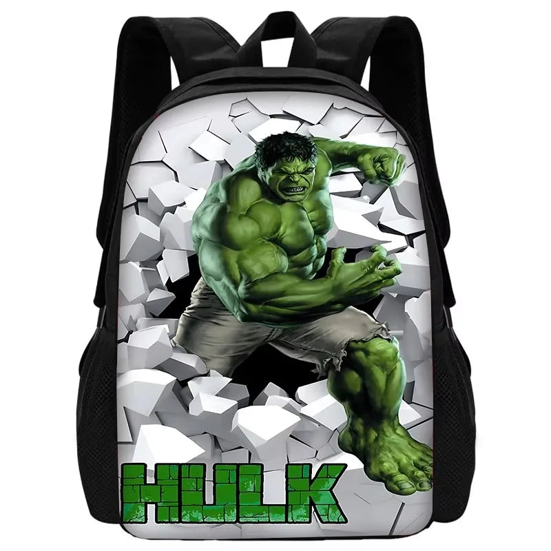 Dětský batoh Hulk – celá postava prorážející popraskanou bílou zeď