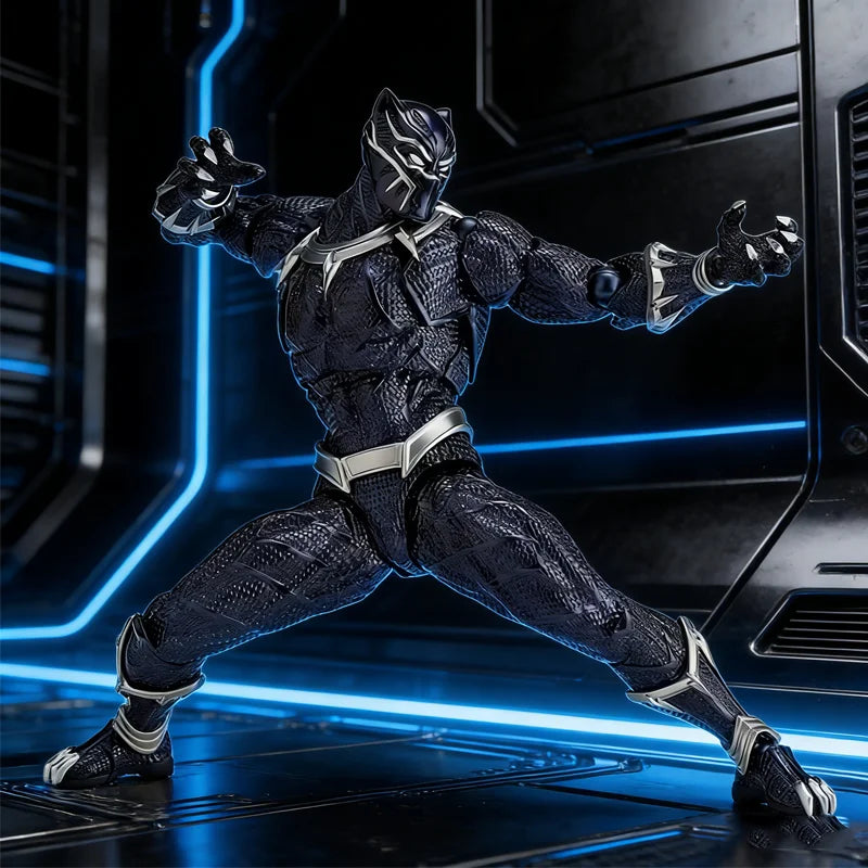 Figurină articulată Black Panther 3.0 - Textură cu solzi aurii, suliță decorativă