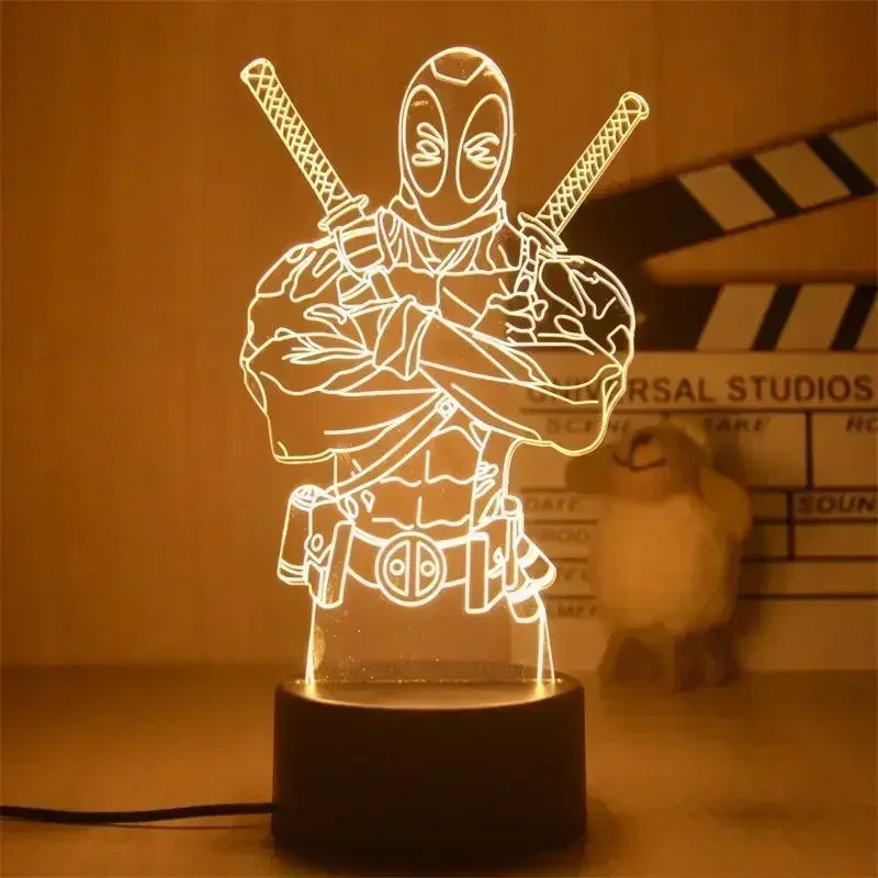 LED-es Avengers Deadpool lámpa – Keresztbe tett karok, 3D, 18 cm