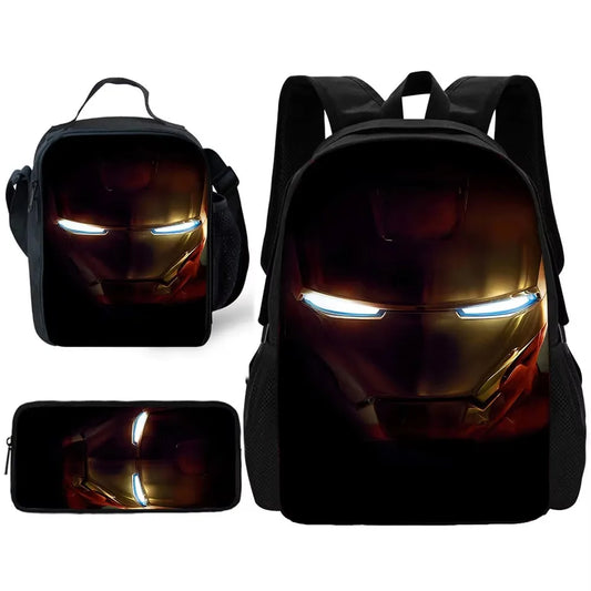 Avengers Iron Man-ryggsäckset – Närbild av hjälm i mörker