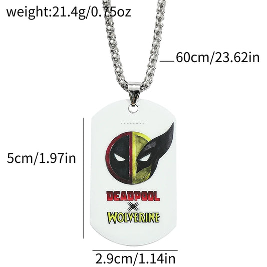 Deadpool & Wolverine-militärbrickhalsband – sammansmälta logotyper i vitt