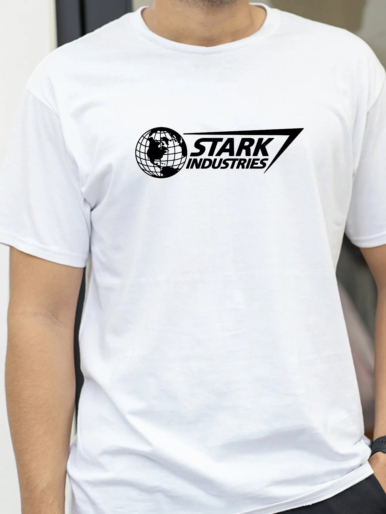 Stark Industries-T-shirt – sort oversized med logo