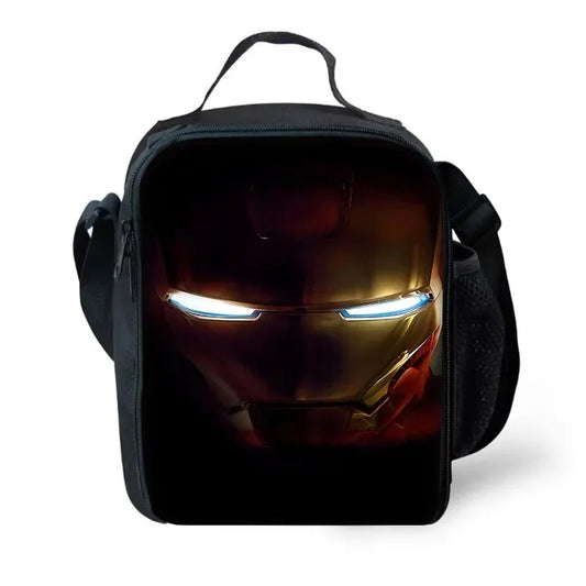 Avengers Iron Man-matlådeväska – Närbild av hjälm i mörker