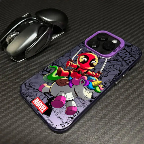 Capa Xiaomi Avengers Deadpool - Chibi unicórnio com contorno roxo