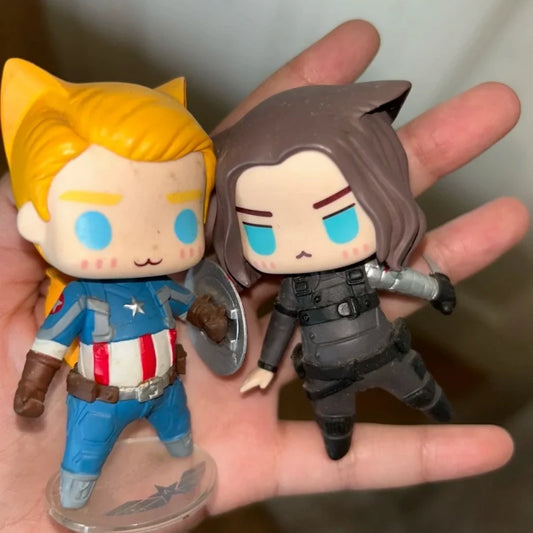 Chibi figurka Captain America a Bucky Barnes – dekorace na stůl