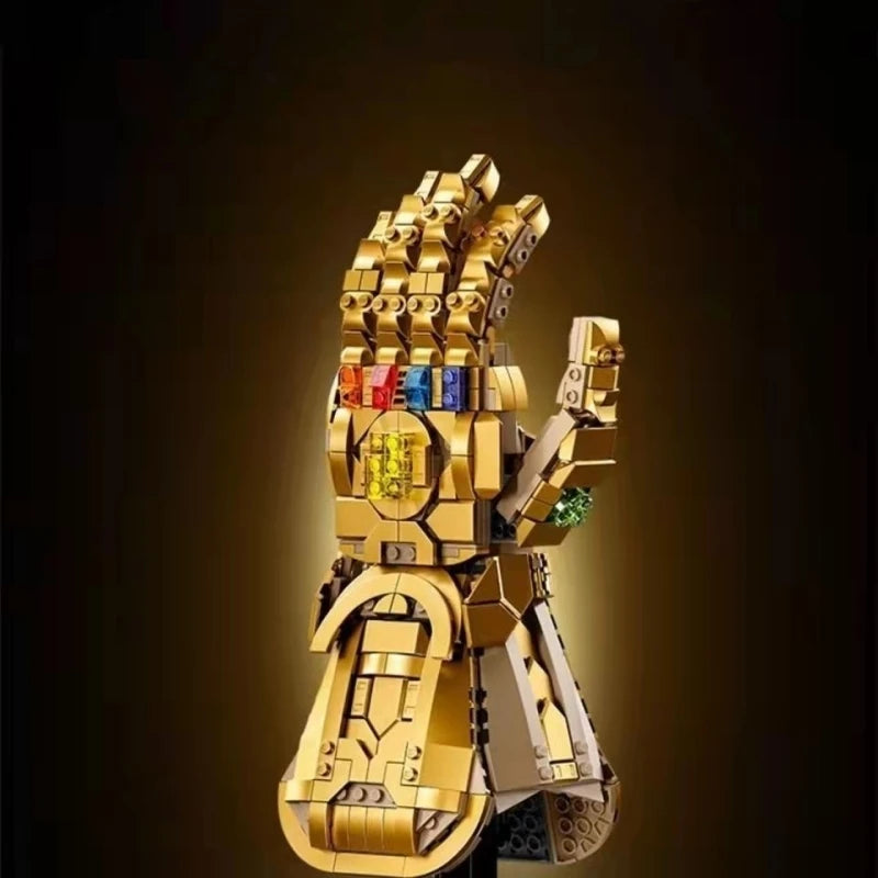 Figura de Blocos Avengers Nano Gauntlet - Edição Dourada com 675 Peças