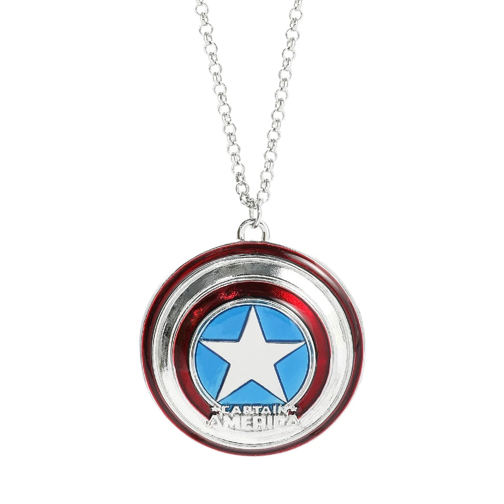 Náhrdelník s přívěskem štítu Captain America – stříbrný s emailem