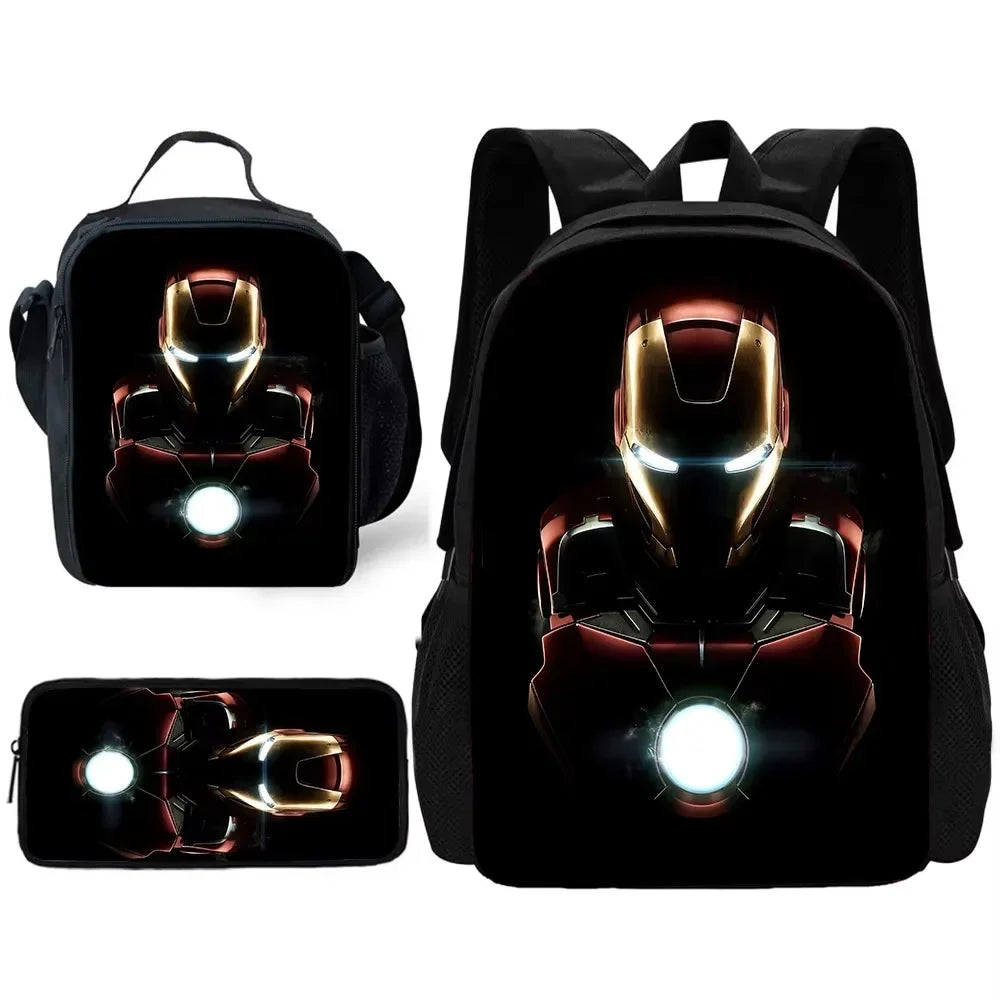 Avengers Iron Man iskolatáska-szett – Aranyszínű sisak közeli képen