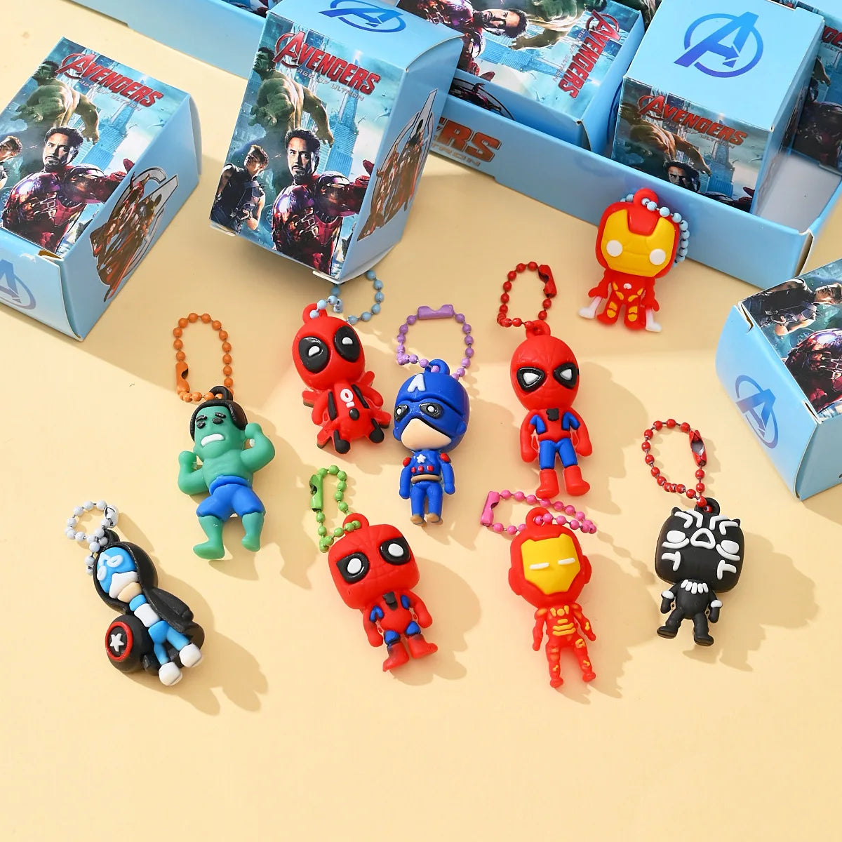 Avengers szilikon vakdobozos kulcstartó – 24 darabos csomag