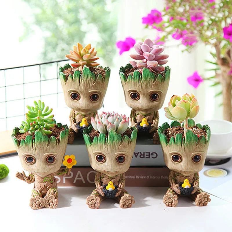 Baby Groot növénytartó – többféle pózba állítható ceruzatartó és rendszerező