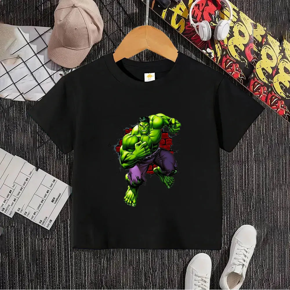 Hulk gyermekpóló – fehér, téglafalon áttörő Hulkkal